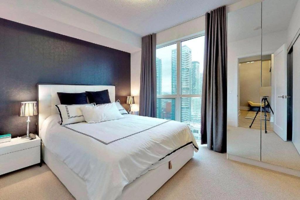 Skyline Suites - Walk To Mtcc, Acc, Rogers Centre & Entertainment District Toronto Exteriör bild