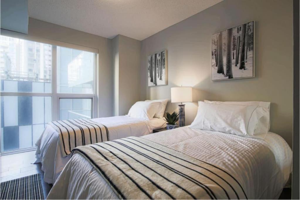 Skyline Suites - Walk To Mtcc, Acc, Rogers Centre & Entertainment District Toronto Exteriör bild