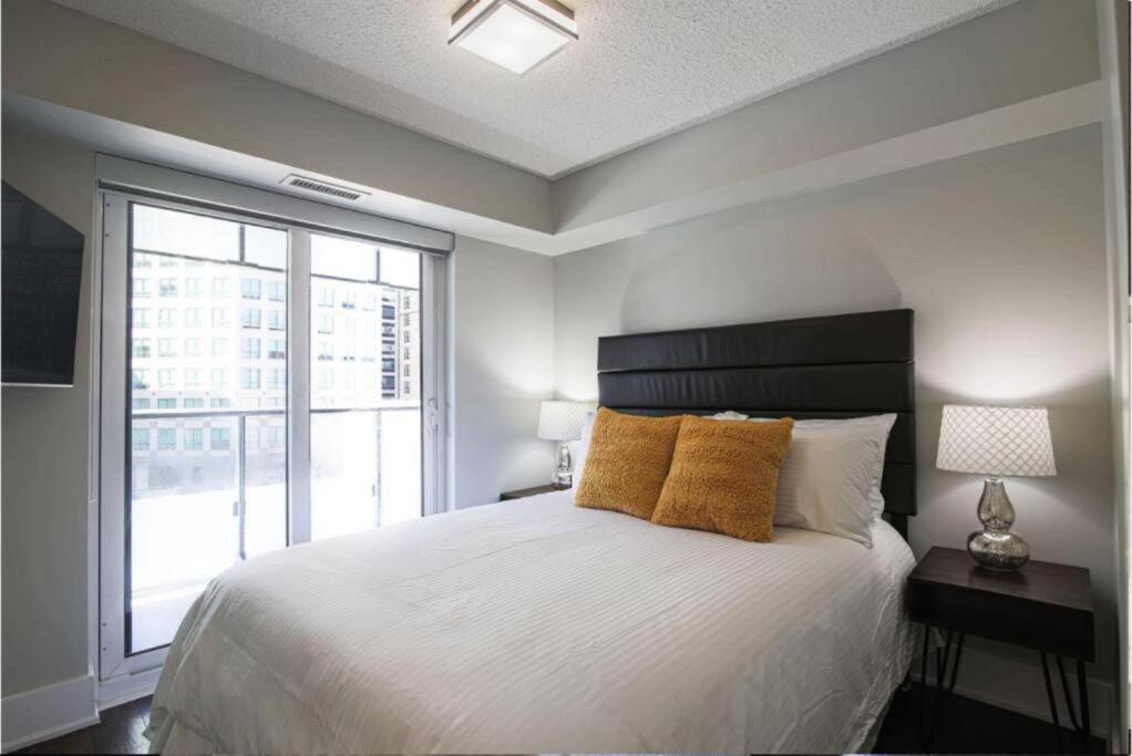 Skyline Suites - Walk To Mtcc, Acc, Rogers Centre & Entertainment District Toronto Exteriör bild