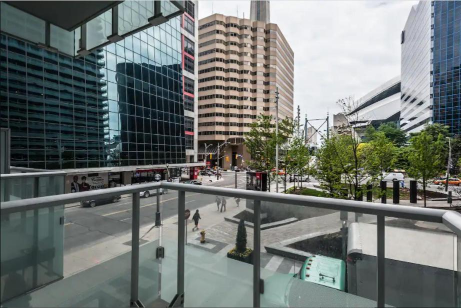 Skyline Suites - Walk To Mtcc, Acc, Rogers Centre & Entertainment District Toronto Exteriör bild