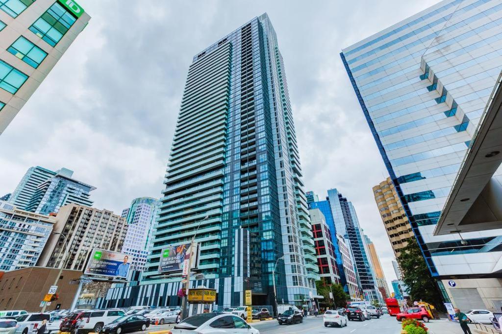Skyline Suites - Walk To Mtcc, Acc, Rogers Centre & Entertainment District Toronto Exteriör bild