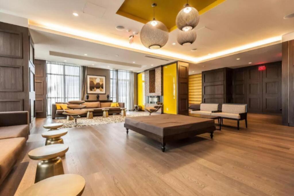 Skyline Suites - Walk To Mtcc, Acc, Rogers Centre & Entertainment District Toronto Exteriör bild