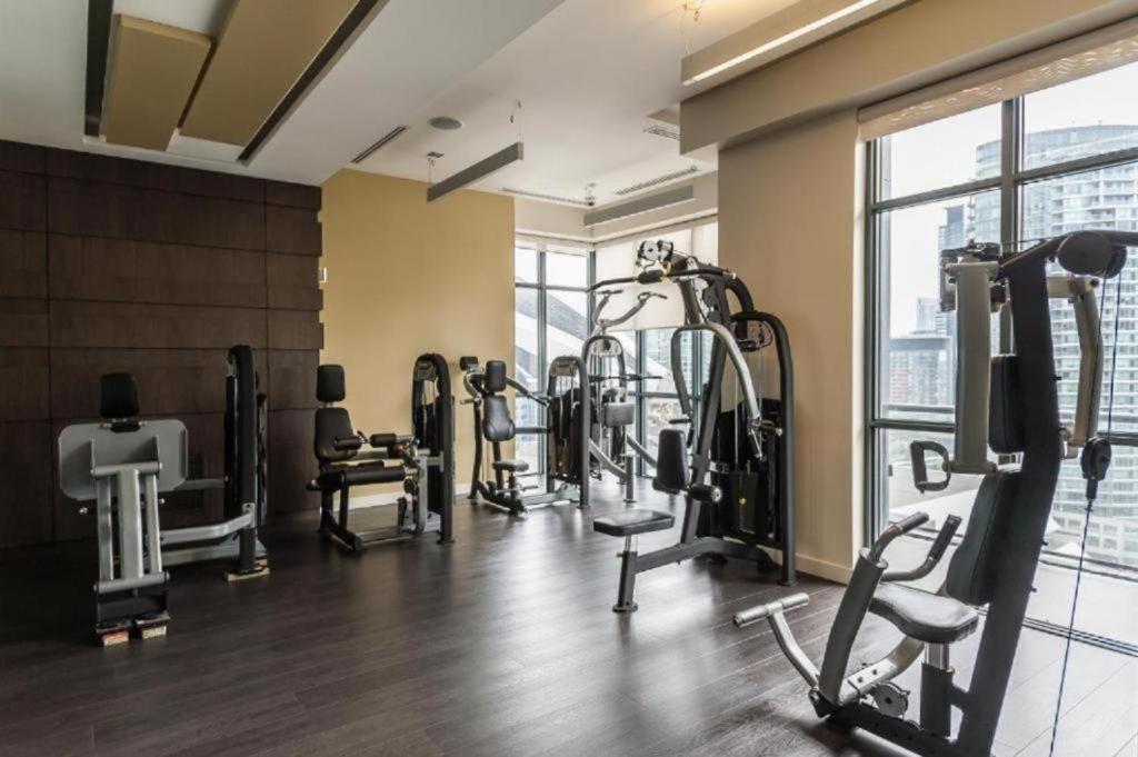 Skyline Suites - Walk To Mtcc, Acc, Rogers Centre & Entertainment District Toronto Exteriör bild