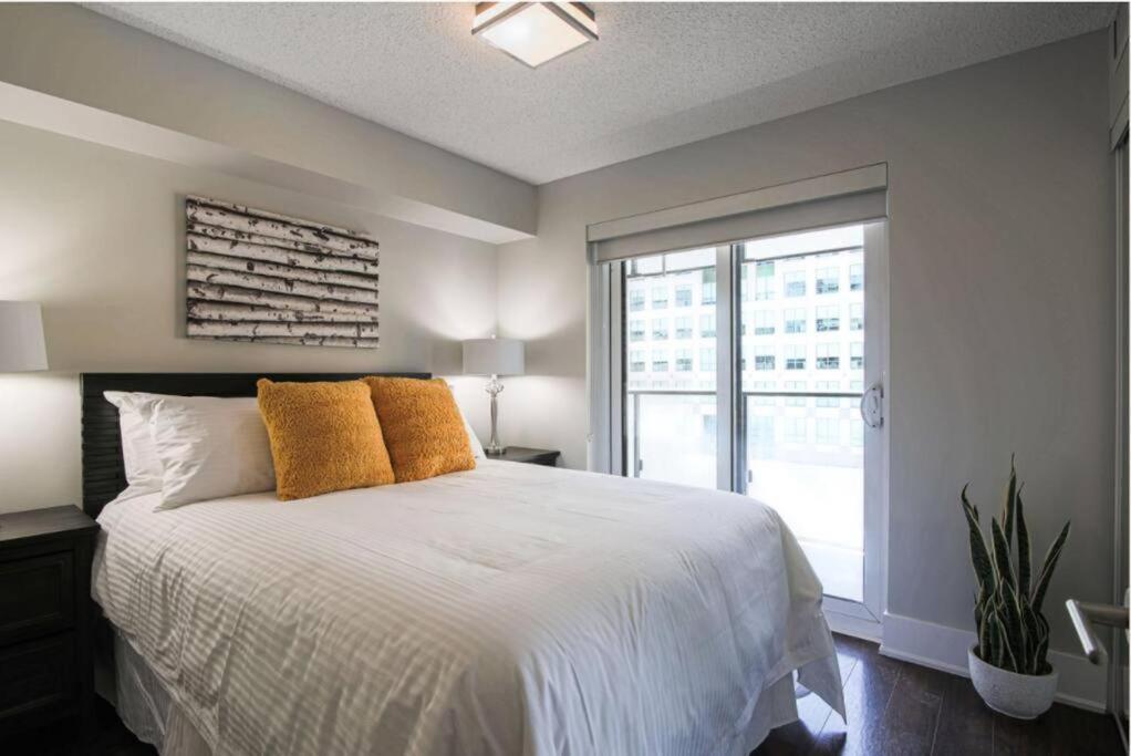 Skyline Suites - Walk To Mtcc, Acc, Rogers Centre & Entertainment District Toronto Exteriör bild