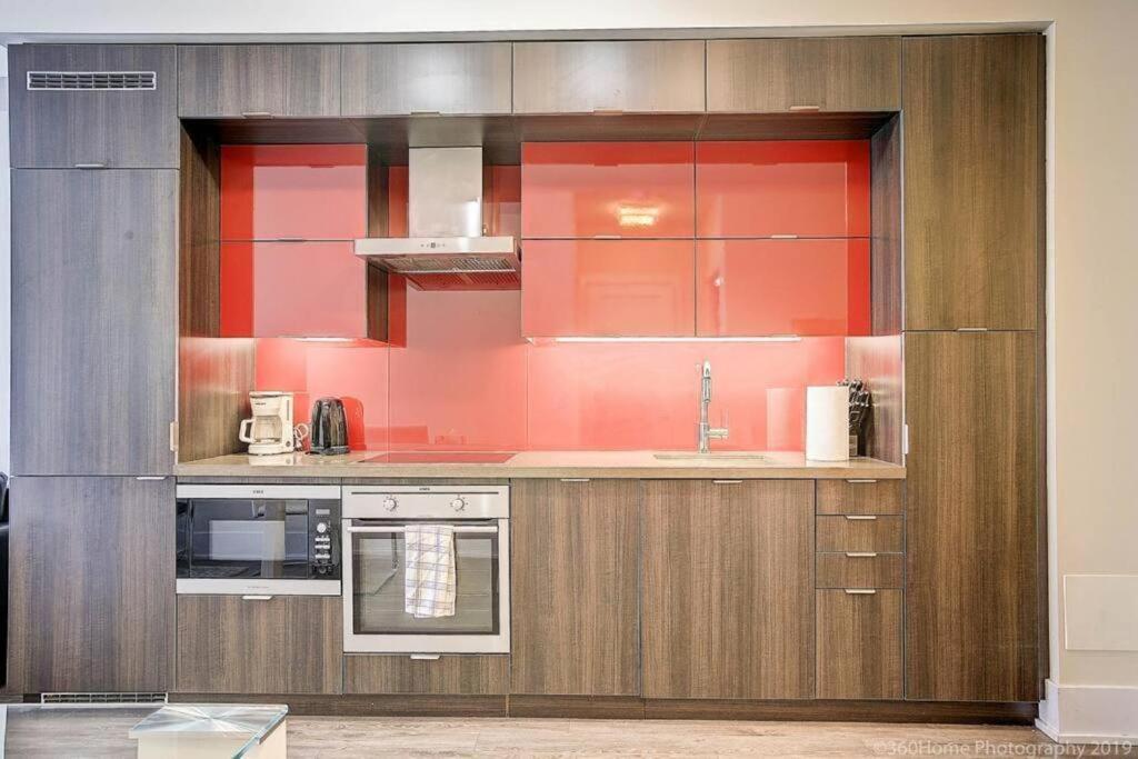 Skyline Suites - Walk To Mtcc, Acc, Rogers Centre & Entertainment District Toronto Exteriör bild